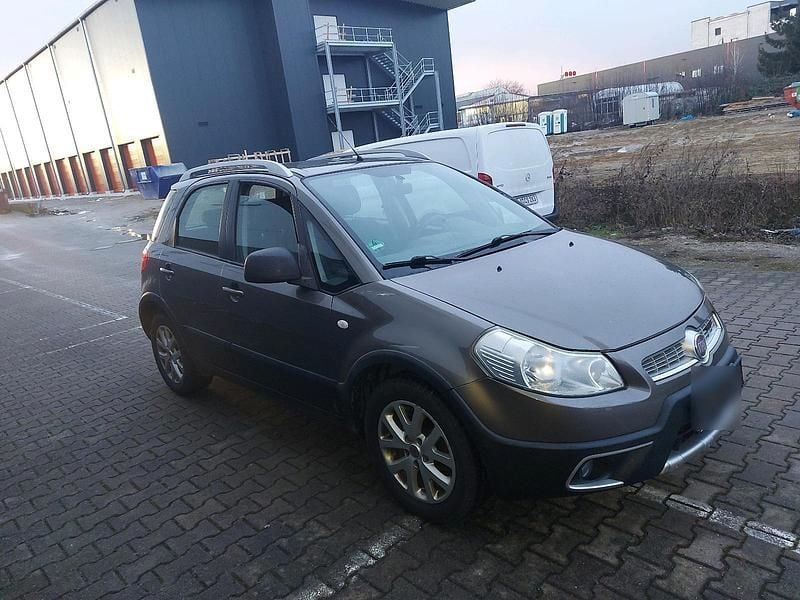 Grau Gebraucht 2010 Fiat Sedici SUV | 1.350 € (Superpreis) - Bild 1/4