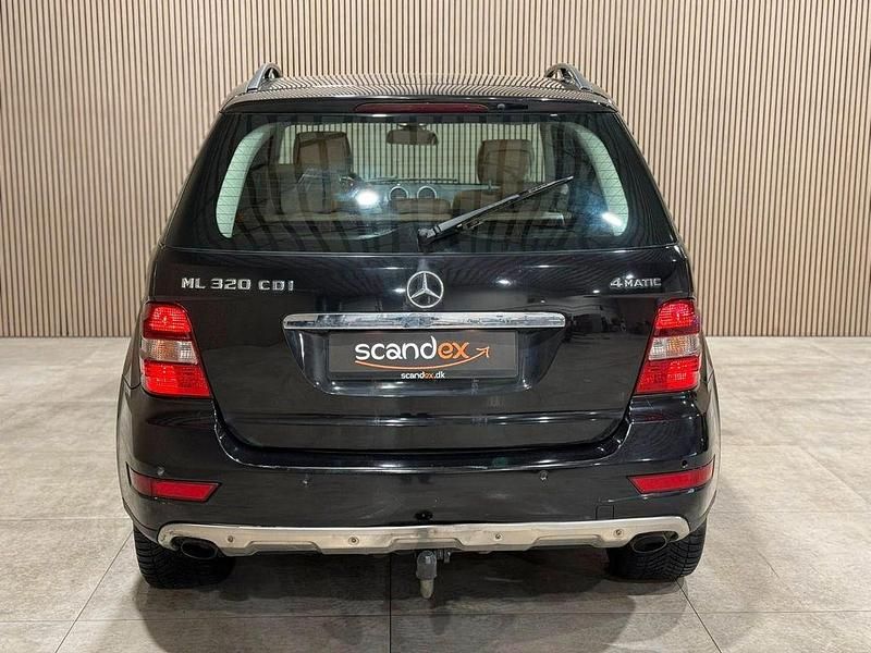 Gebraucht Mercedes ML320 224 PS (164 kW) 2008 Schwarz SUV