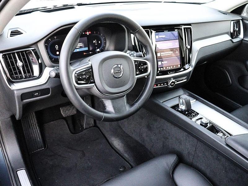 Gebraucht Volvo V60 Plus 197 PS (144 kW) 2025 Denim blue / metallic Kombi