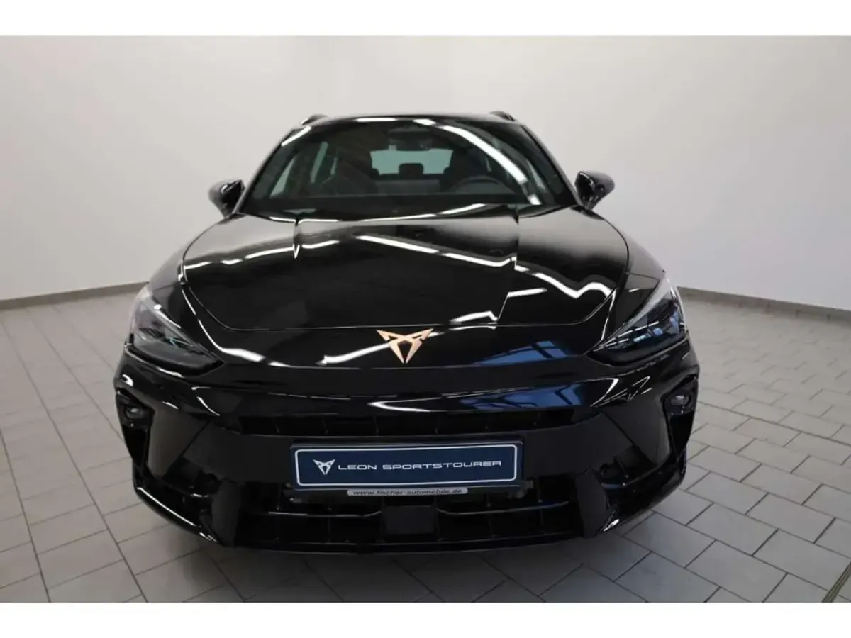 Neu Cupra Leon 150 PS (110 kW) 2025 Midnight schwarz metallic Kombi