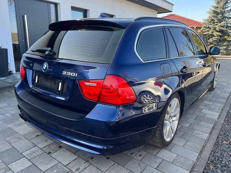 Gebraucht BMW 330 Sport Line 272 PS (200 kW) 2011 Blau Kombi