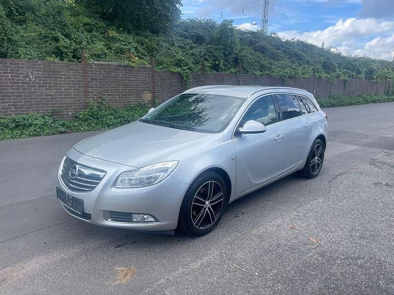 Silber Gebraucht 2009 Opel Insignia Edition Kombi | 2.600 € (Guter Preis) - Bild 1/4
