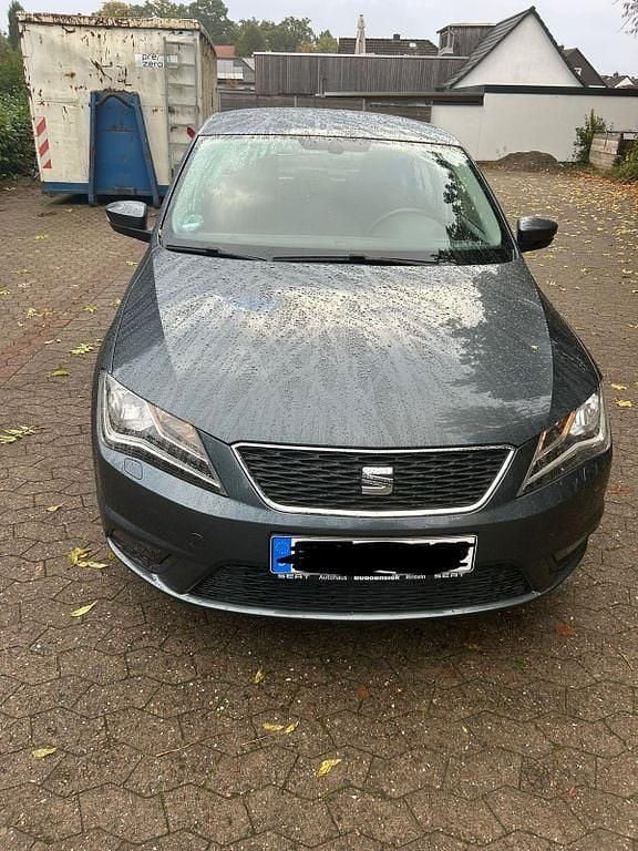 Grau Gebraucht 2015 Seat Toledo Style Limousine | 7.400 € (Guter Preis) - Bild 1/4