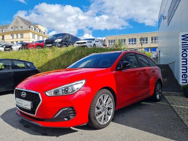 Gebraucht Hyundai i30 Trend 140 PS (102 kW) 2018 Rot Kombi