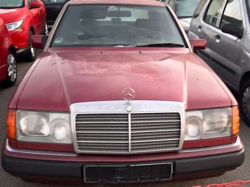 Other Gebraucht 1990 Mercedes 260 Limousine | 1.333 € - Bild 1/4