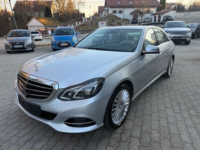 Silber Gebraucht 2013 Mercedes E300 Limousine | 14.990 € (Fairer Preis) - Bild 1/4