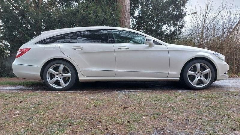 Weiß Gebraucht 2013 Mercedes CLS350 Kombi | 21.350 € (Etwas zu teuer) - Bild 1/4