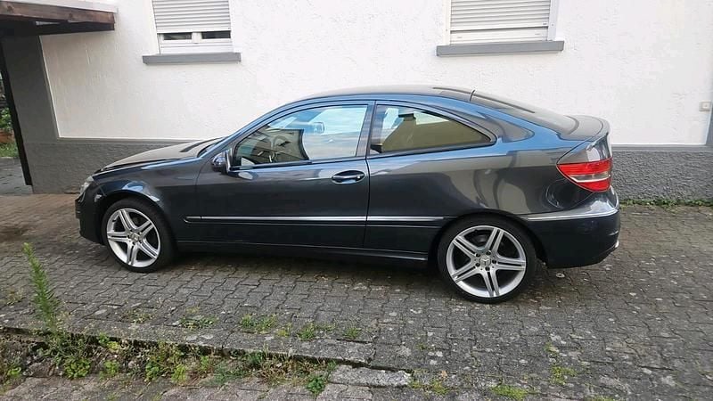 Grau Gebraucht 2009 Mercedes CLC200 Kleinwagen | 6.700 € (Etwas zu teuer) - Bild 1/4