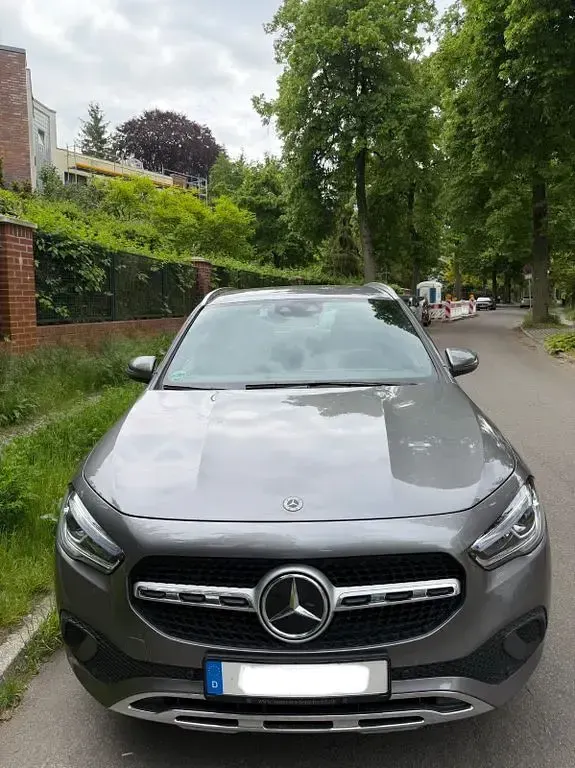 Gebraucht Mercedes GLA200 Progressive 163 PS (119 kW) 2022 Grau SUV