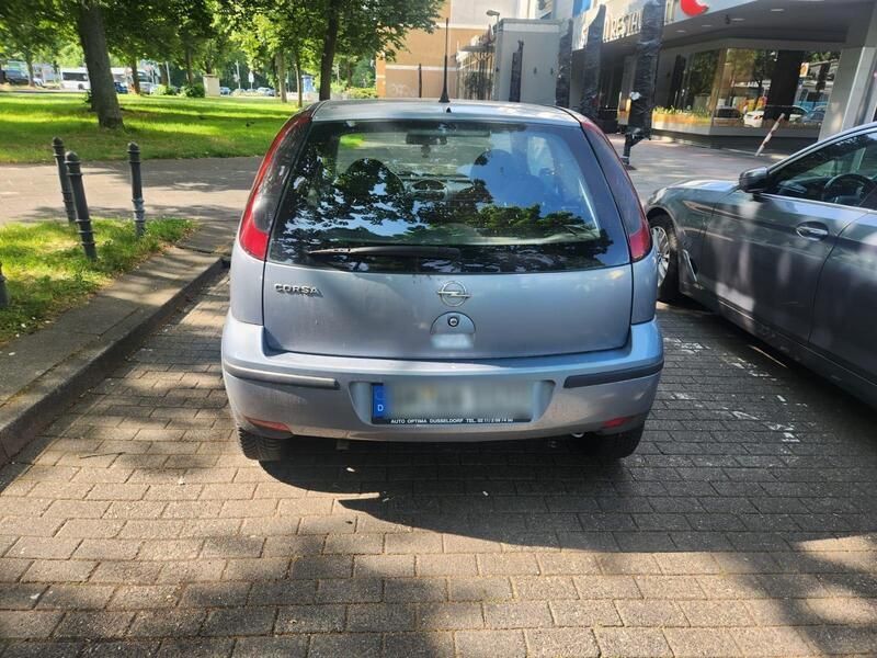 Grau Gebraucht 2003 Opel Corsa Kleinwagen | 1.000 € - Bild 1/4