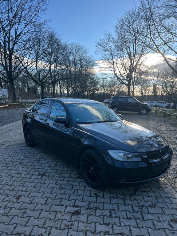 Schwarz Gebraucht 2006 BMW 318 Limousine | 4.000 € (Fairer Preis) - Bild 1/4