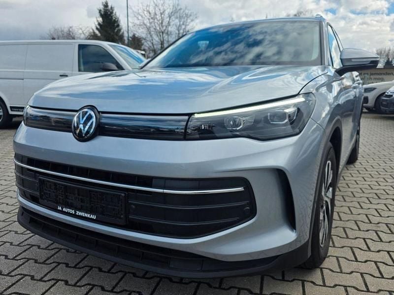 Gebraucht VW Tiguan Life 131 PS (96 kW) 2024 Silber SUV