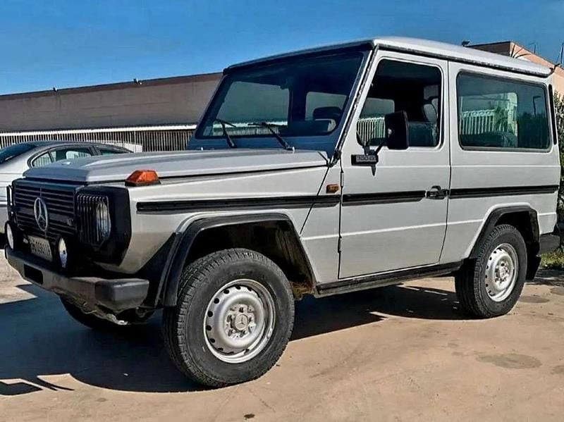 Silber Gebraucht 1987 Mercedes G300 SUV | 24.700 € - Bild 1/4