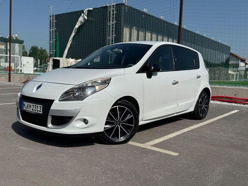 Weiß Gebraucht 2011 Renault Scénic III Luxe Van / Kleinbus | 6.500 € (Teuer) - Bild 1/4
