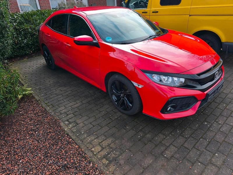 Gebraucht Honda Civic 129 PS (94 kW) 2018 Rot Limousine