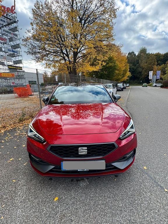 Rot Gebraucht 2020 Seat Leon FR Limousine | 19.590 € (Fairer Preis) - Bild 1/4