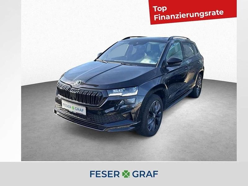 Blackmagicperleffekt Gebraucht 2025 Skoda Karoq SportLine SUV | 37.960 € (Fairer Preis) - Bild 1/4