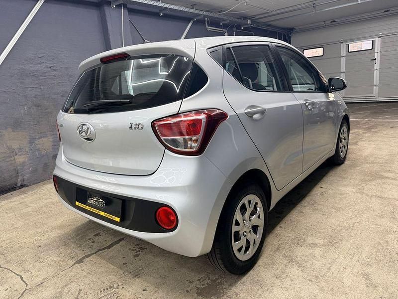 Gebraucht Hyundai i10 Classic 69 PS (50 kW) 2018 Silber Kleinwagen