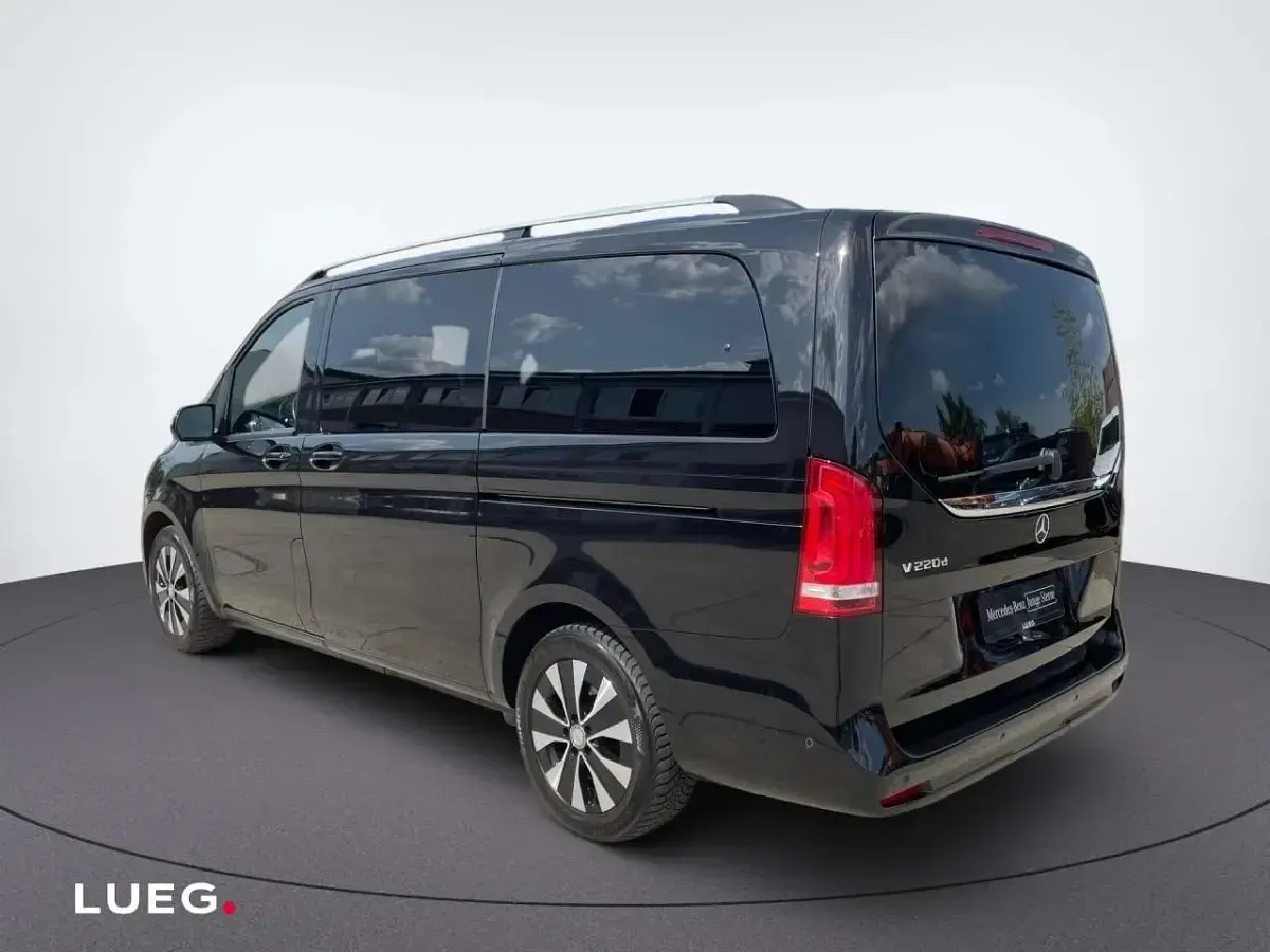 Gebraucht Mercedes V220 Avantgarde Edition 163 PS (119 kW) 2022 Schwarz Van / Kleinbus