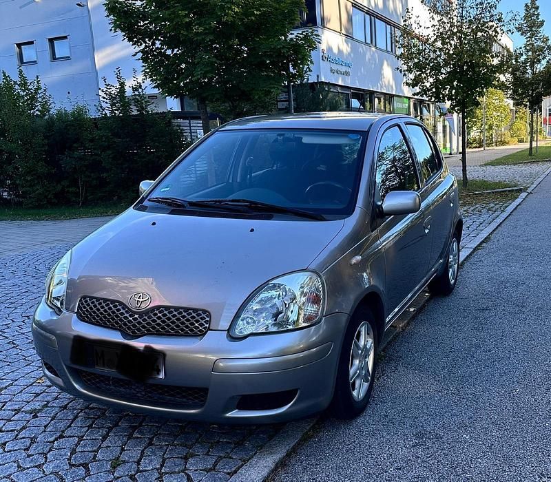 Andere farben Gebraucht 2003 Toyota Yaris Limousine | 1.800 € (Fairer Preis) - Bild 1/4