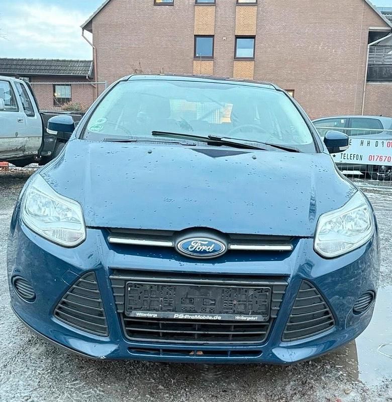 Blau Gebraucht 2012 Ford Focus Limousine | 3.190 € (Guter Preis) - Bild 1/4