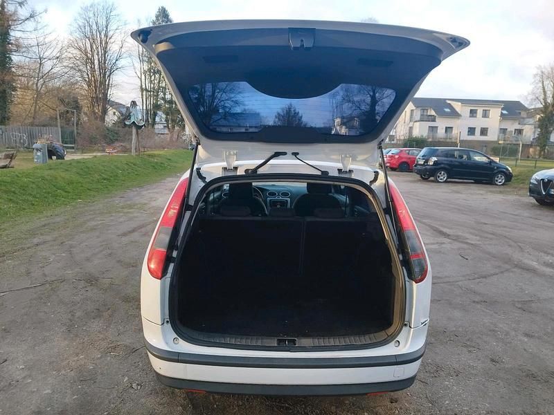 Gebraucht Ford Focus 109 PS (80 kW) 2008 Weiß Kombi