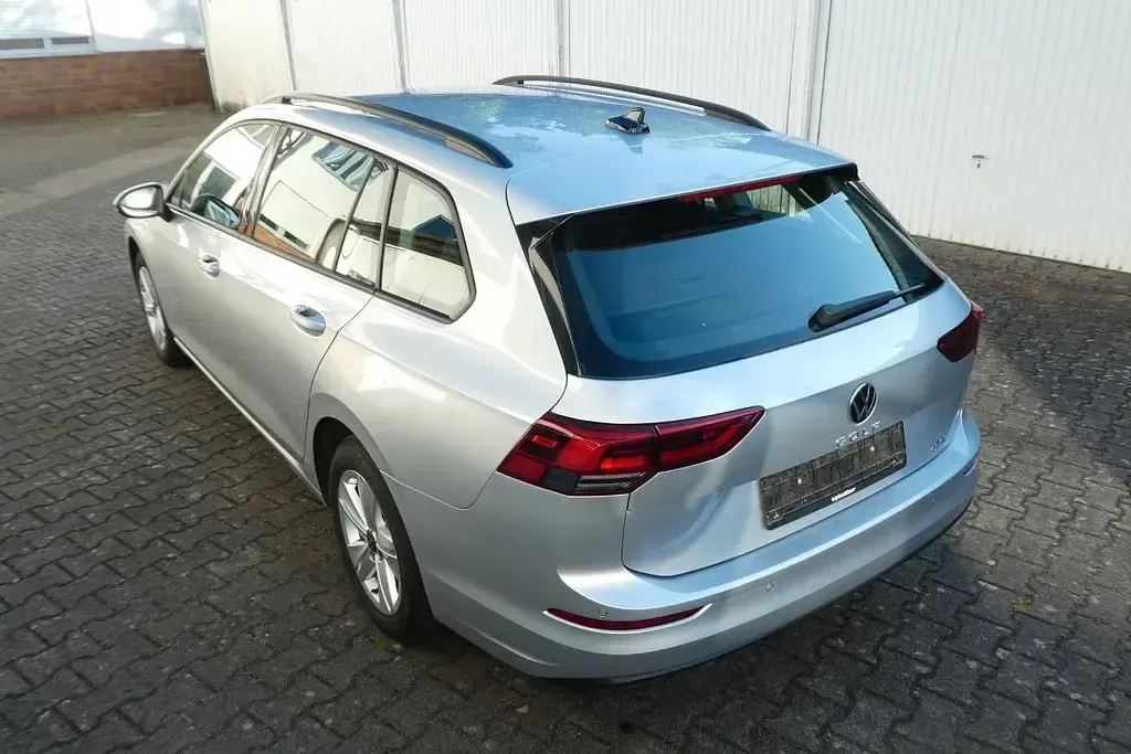Gebraucht VW Golf VIII Life 110 PS (80 kW) 2022 Reflexsilber Kombi