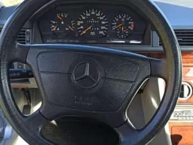 Gebraucht Mercedes E230 132 PS (97 kW) 1992 Blau Limousine