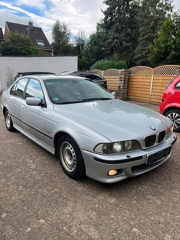 Silber Gebraucht 2002 BMW 525 M Sport Limousine | 2.999 € (Guter Preis) - Bild 1/4