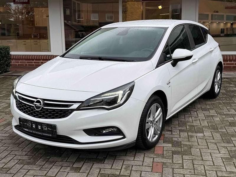 Schneeweiss/summitwhite/arctic Gebraucht 2018 Opel Astra Active Kleinwagen | 10.200 € (Fairer Preis) - Bild 1/4