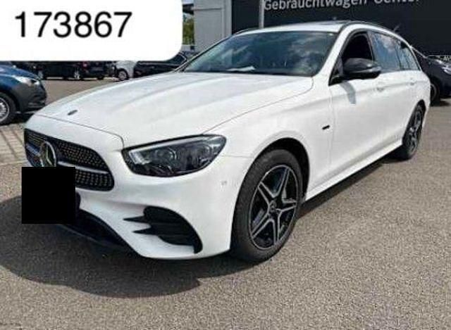 Weiß Gebraucht 2020 Mercedes E300 AMG line Limousine | 29.950 € (Guter Preis) - Bild 1/4