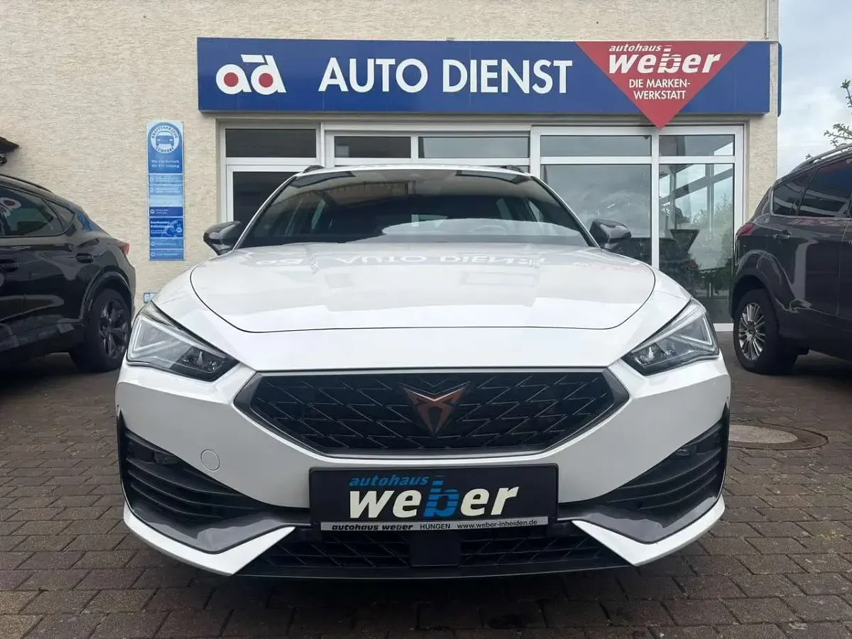 Gebraucht Cupra Leon VZ 300 PS (220 kW) 2024 "candy" weiss Kombi
