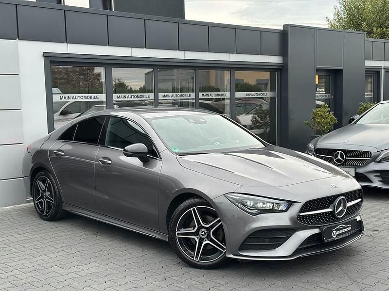 Grau Gebraucht 2022 Mercedes CLA200 AMG Limousine | 29.490 € (Fairer Preis) - Bild 1/4