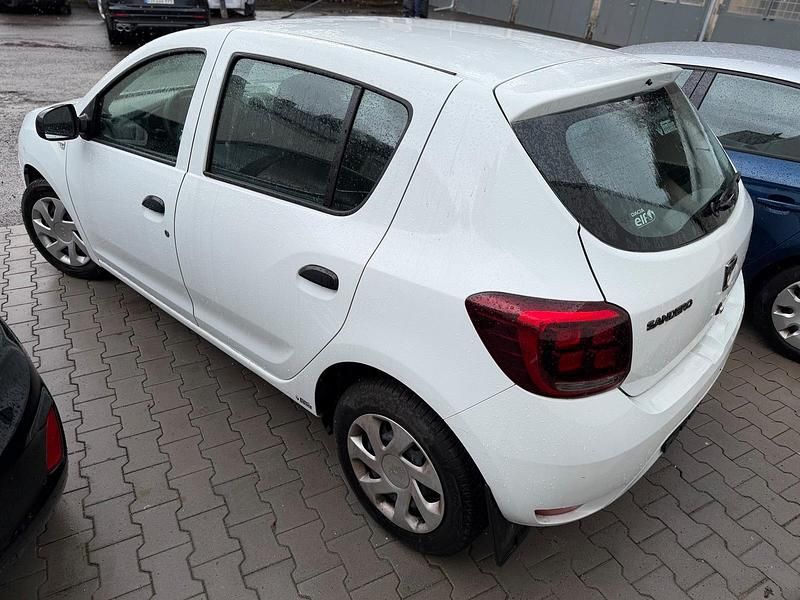Gebraucht Dacia Sandero 73 PS (53 kW) 2018 Weiß Kleinwagen