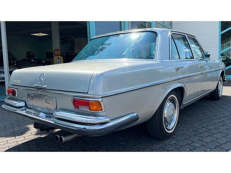 Gebraucht Mercedes 280 160 PS (117 kW) 1972 Silber (metallic) Limousine