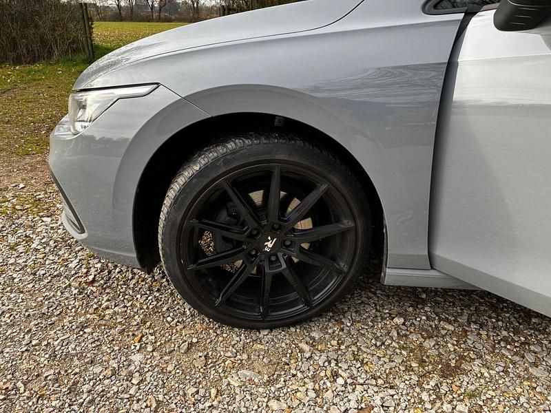 Gebraucht VW Golf VIII Style 131 PS (96 kW) 2021 Grau Limousine