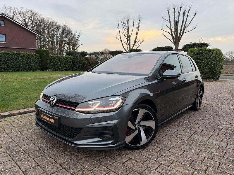 Grau Gebraucht 2017 VW Golf GTI Limousine | 19.500 € (Fairer Preis) - Bild 1/4