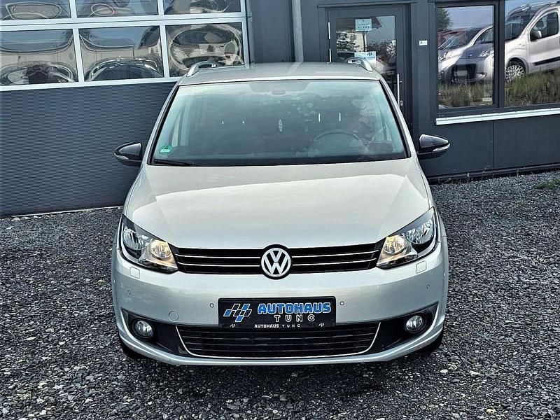 Gebraucht VW Touran Style 105 PS (77 kW) 2011 Silver leaf metallic Van / Kleinbus