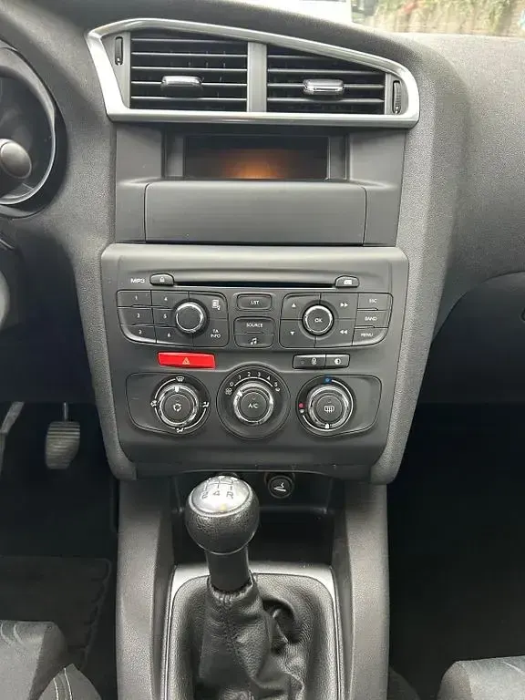 Gebraucht Citroën C4 Tendance 120 PS (88 kW) 2011 Silber Limousine