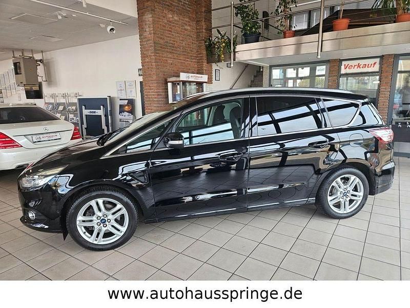 Gebraucht Ford S-MAX Titanium 160 PS (117 kW) 2016 Schwarz Van / Kleinbus