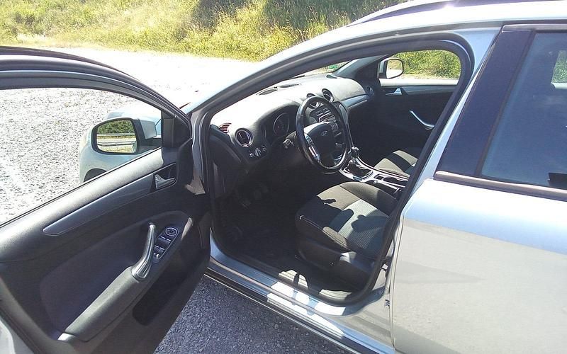 Gebraucht Ford Mondeo 160 PS (117 kW) 2013 Grau Kombi