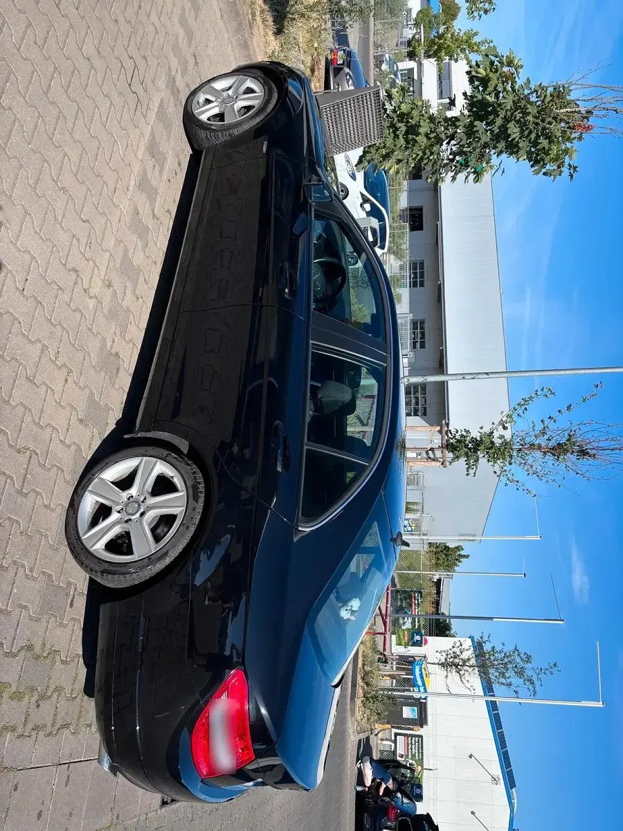 Gebraucht Mercedes C200 184 PS (135 kW) 2010 Schwarz Limousine