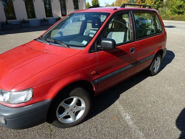 Gebraucht Mitsubishi Space Runner 122 PS (89 kW) 1996 Rot Van / Kleinbus