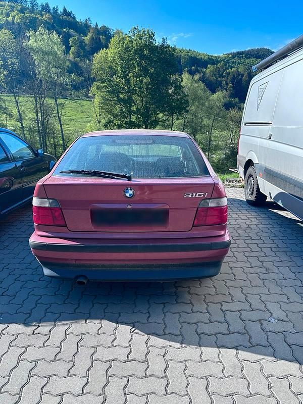 Gebraucht BMW 316 100 PS (73 kW) 1997 Rot Limousine