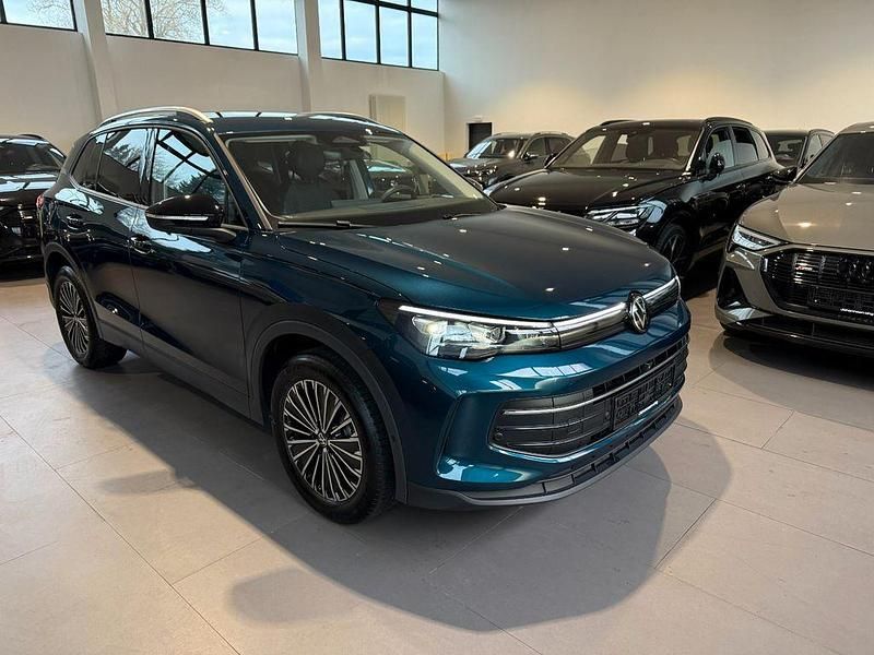 Gebraucht VW Tiguan Goal 150 PS (110 kW) 2025 Blau SUV