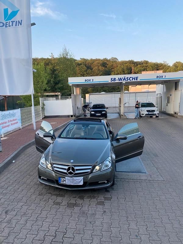 Gold Gebraucht 2011 Mercedes E250 Coupé | 11.499 € (Fairer Preis) - Bild 1/4