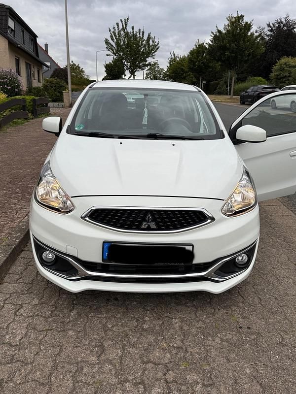 Weiß Gebraucht 2017 Mitsubishi Space Star Kleinwagen | 4.400 € (Superpreis) - Bild 1/4