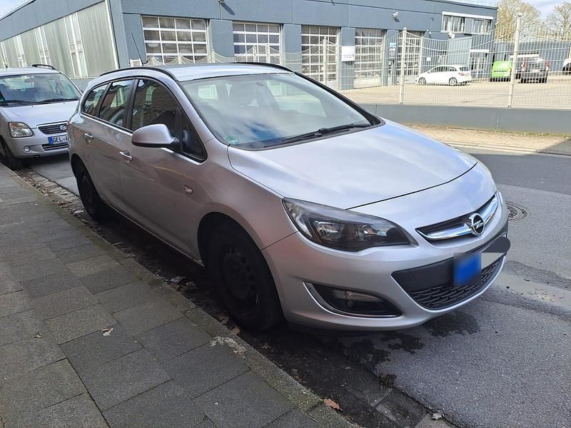 Używany Opel Astra 110 KM (80 kW) 2013 Srebrny Kombi