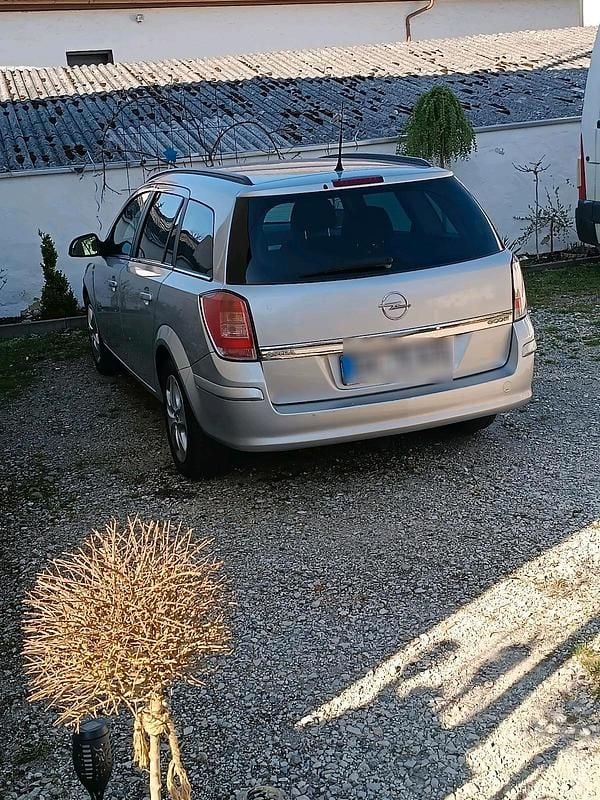 Gebraucht Opel Astra 110 PS (80 kW) 2010 Silber Kombi