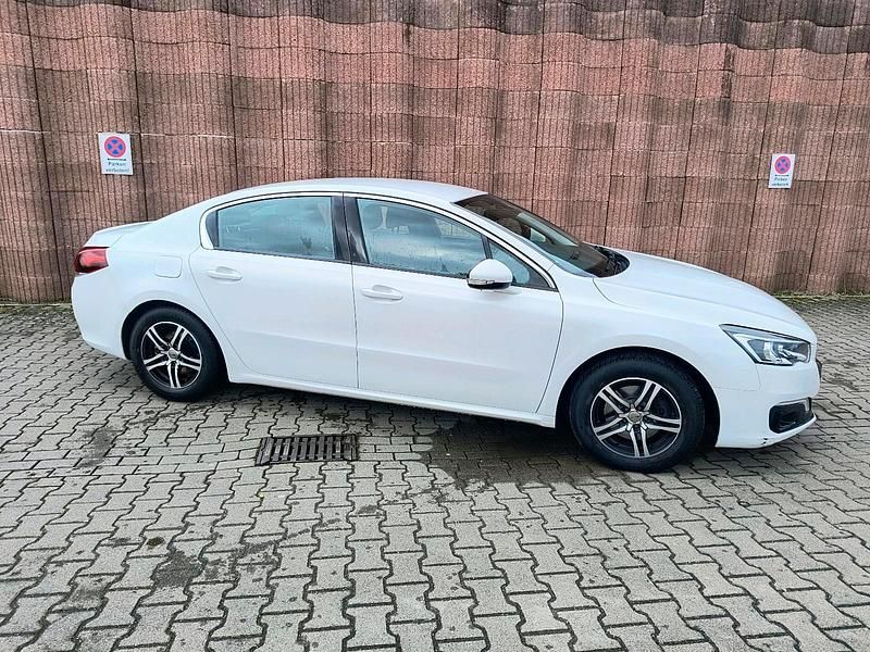 Gebraucht Peugeot 508 Active 150 PS (110 kW) 2016 Weiß Limousine